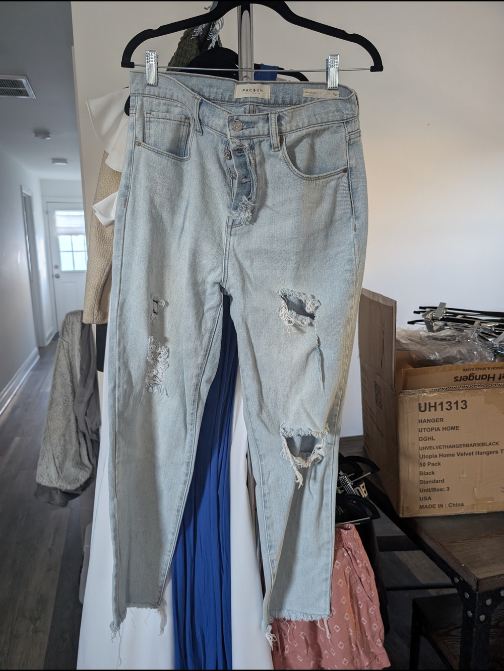PacSun Light Wash Distressed High-Rise Women’s Jeans
